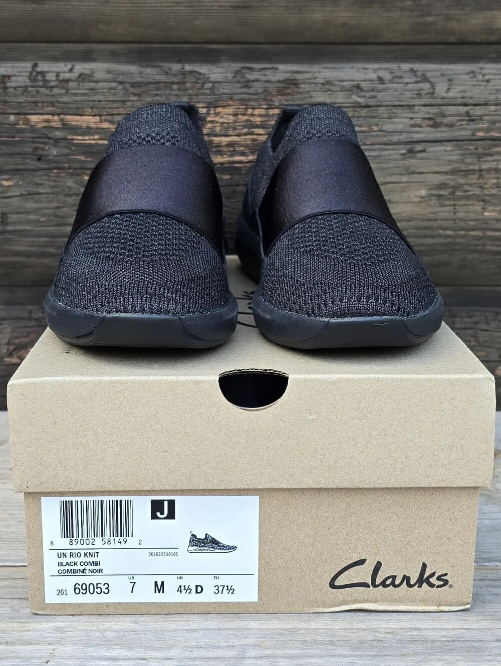 Clarks Un Rio Knit Athleisure Minimalist Knit Shimmer Comfort Sneakers 7M